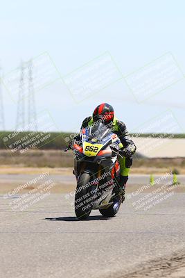 media/Aug-03-2025-TrackDaz (Sun) [[bf4a71acf9]]/A Group/12pm (Wheelie Bump)/